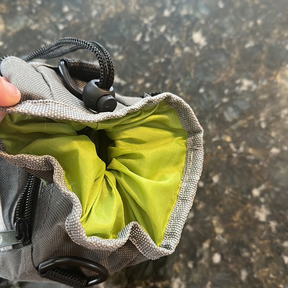 Puppy Training Pouch with fold up water bowls. - Picture 9 of 9